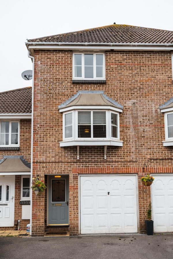 Beautiful Town House With Private Garden And Patio Villa Canford Magna Exterior photo