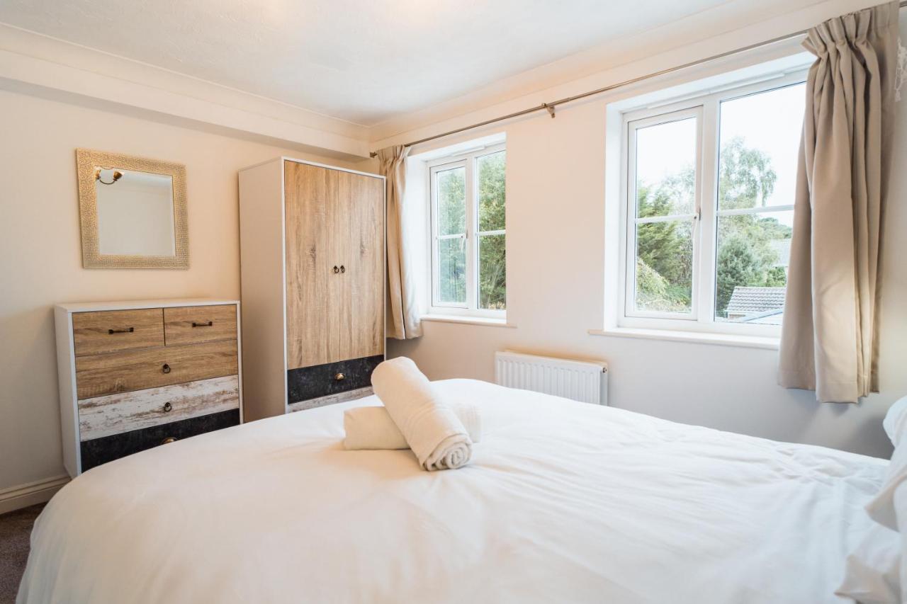 Beautiful Town House With Private Garden And Patio Villa Canford Magna Exterior photo