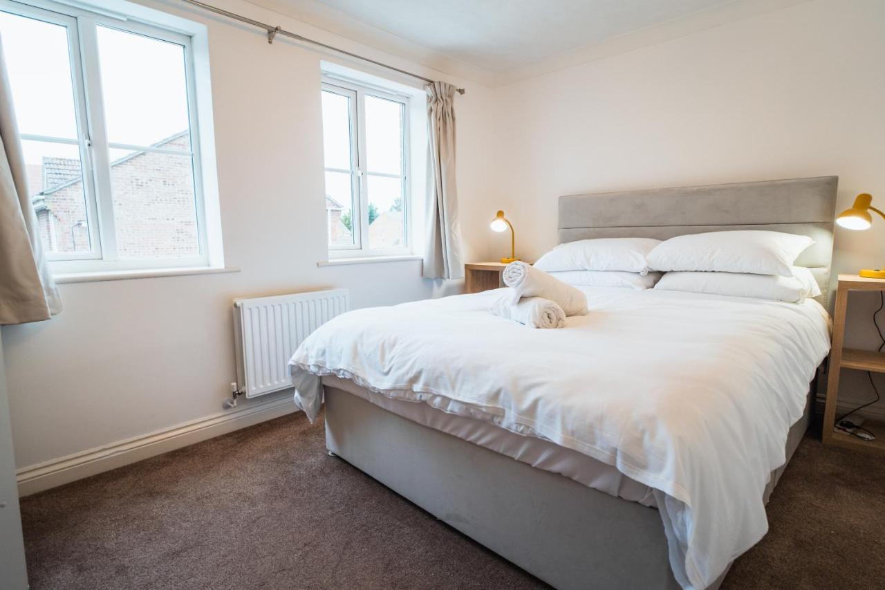 Beautiful Town House With Private Garden And Patio Villa Canford Magna Exterior photo