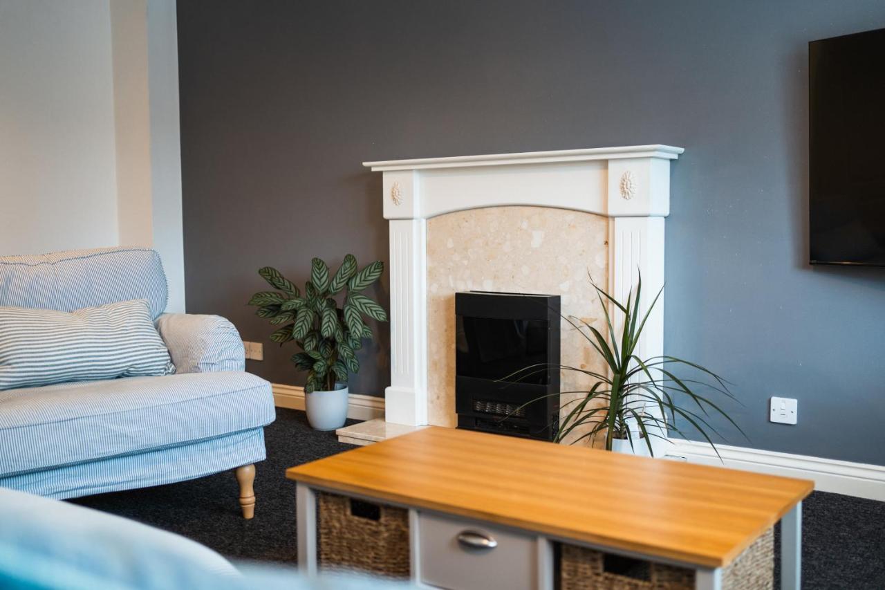 Beautiful Town House With Private Garden And Patio Villa Canford Magna Exterior photo